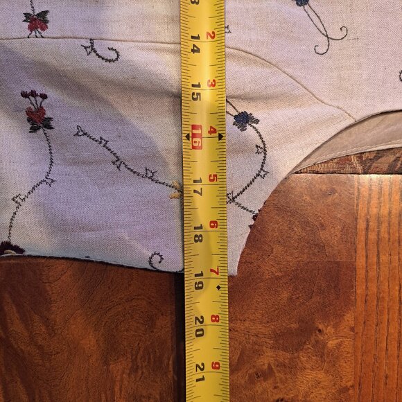 Embroidered Sleeveless Top with large back zipper - Picture 6 of 8